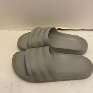 Adidas gray soccer slides slip ons sandals size youth 4